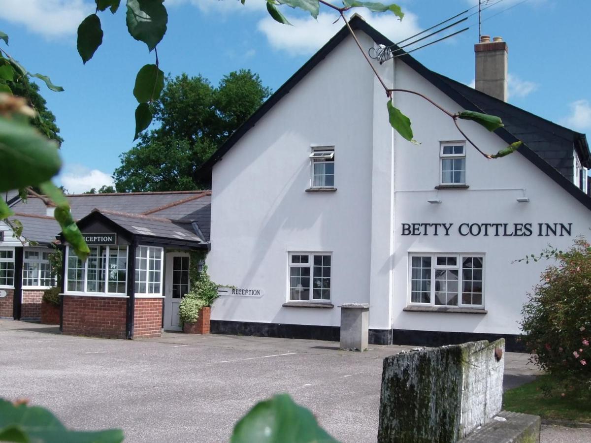 Betty Cottles Inn Okehampton Esterno foto
